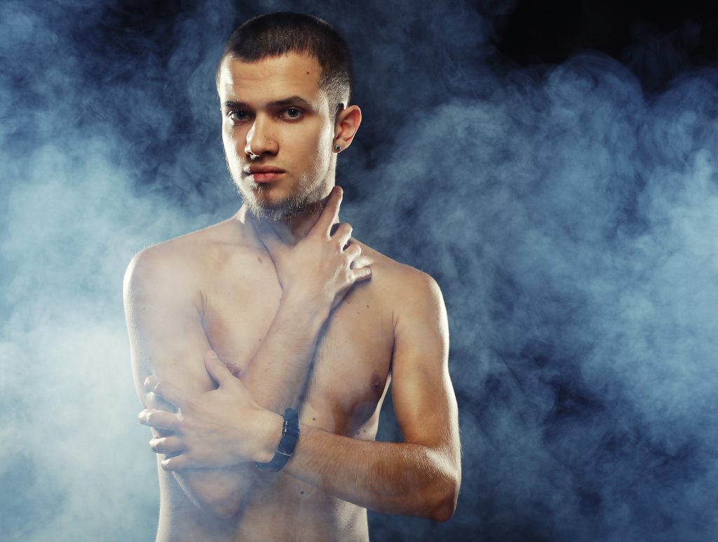 Hombres disfrutando de la sauna en Torremolinos