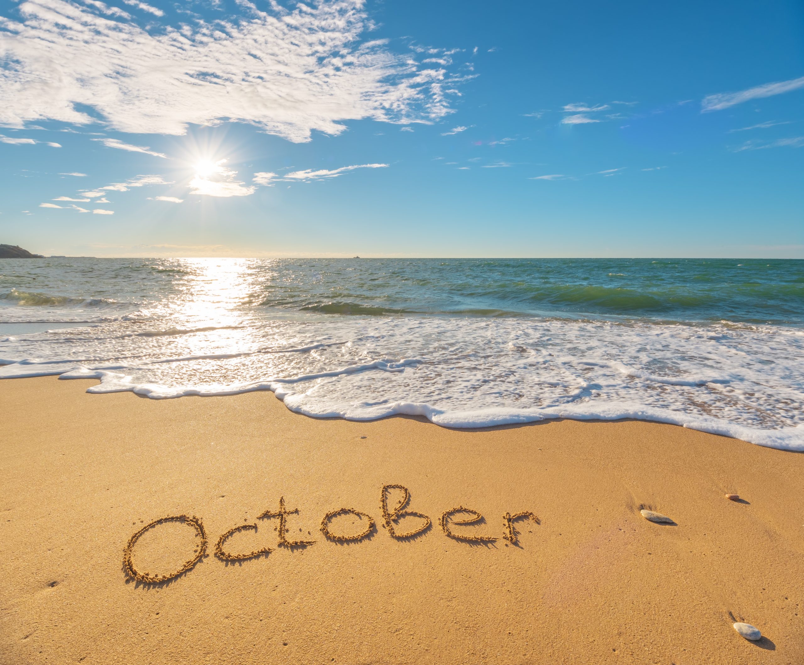 Octubre en Torremolinos durante el veranillo de San Miguel, una época ideal para disfrutar de la Costa del Sol y Sauna Apolo.